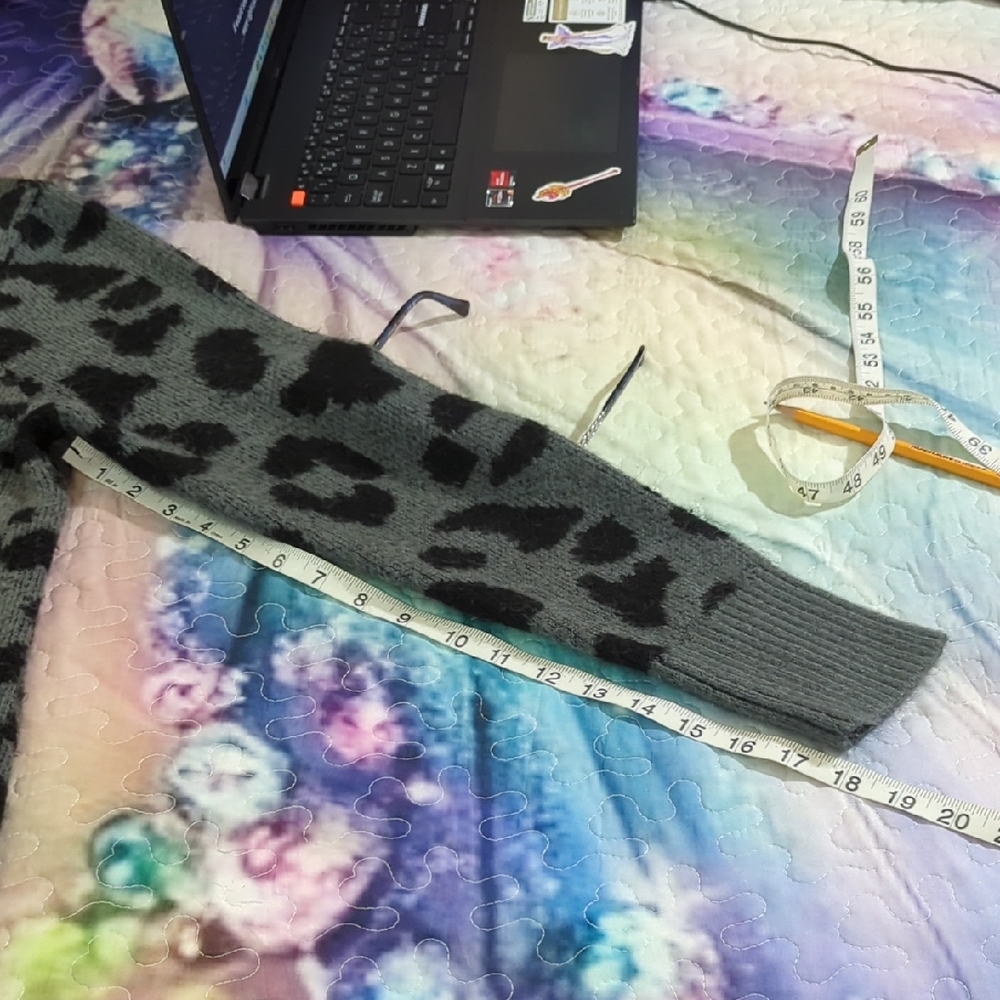 6/$15 Cozy Leopard Print Crewneck Sweater – Gray/Black (XXL) | By George - Picture 13 of 15